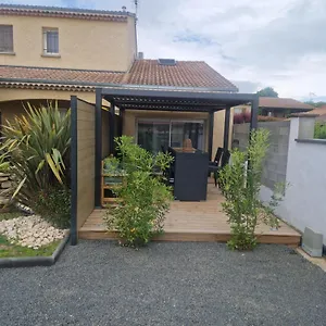 Pour 4 Avec Terrasse , Chanos-Curson France